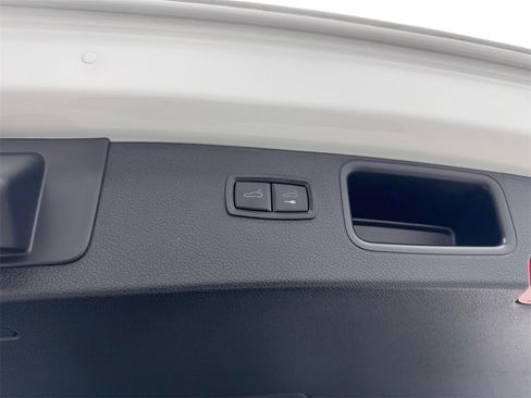 Used 2023 Porsche Macan Turbo image 83