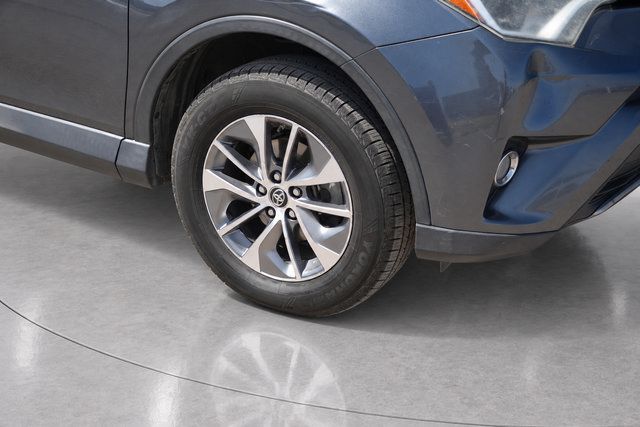 Used 2017 Toyota RAV4 XLE w/ Carpet Mat Package AWD/4WD image 9