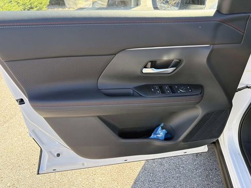 New 2026 Nissan Kicks SR FWD image 18