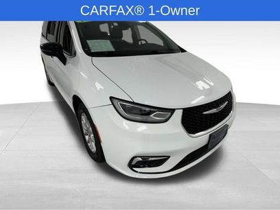 Used 2024 Chrysler Pacifica Touring-L