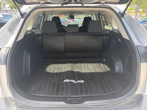 Used 2019 Toyota RAV4 LE FWD image 12