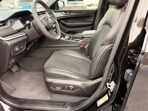 Used 2024 Jeep Grand Cherokee Altitude AWD/4WD image 12