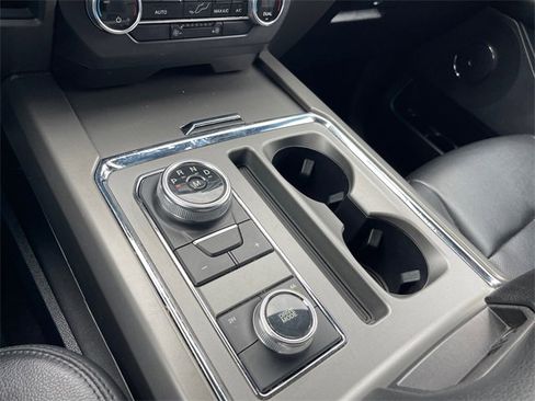 Used 2021 Ford Expedition XLT image 18