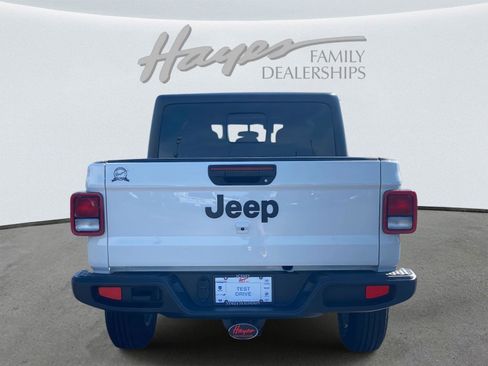 Certified 2023 Jeep Gladiator Sport AWD/4WD image 4