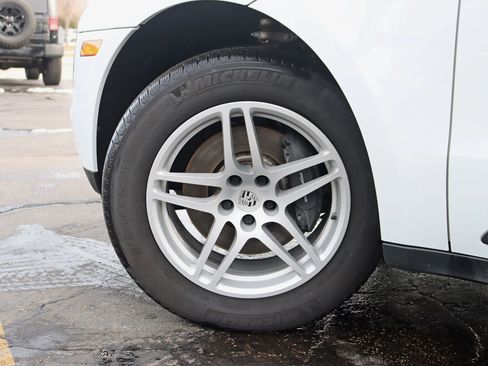 Used 2018 Porsche Macan Sport Edition image 14