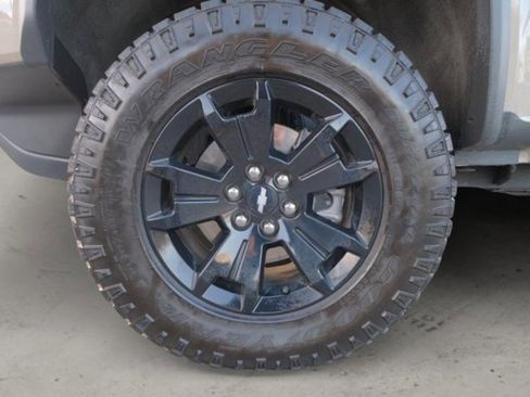 Used 2022 Chevrolet Colorado ZR2 w/ ZR2 Dusk Special Edition image 10