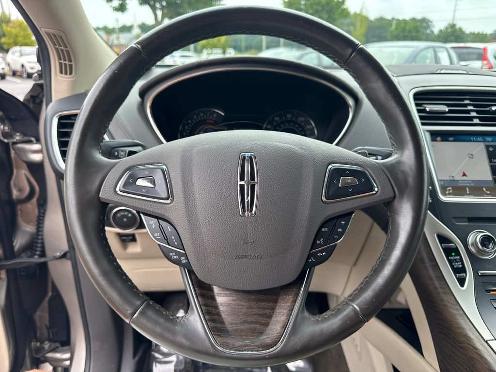 Used 2018 Lincoln MKX Reserve w/ Driver Assistance Package FWD image 26
