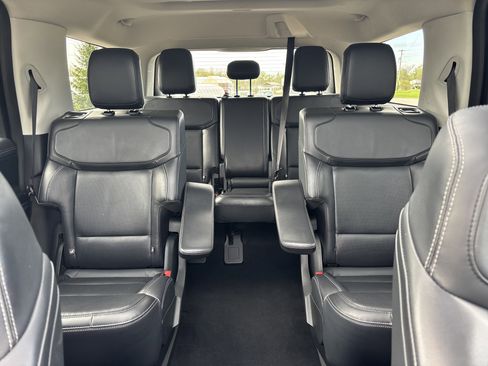 Used 2025 Ford Expedition Platinum AWD/4WD image 33
