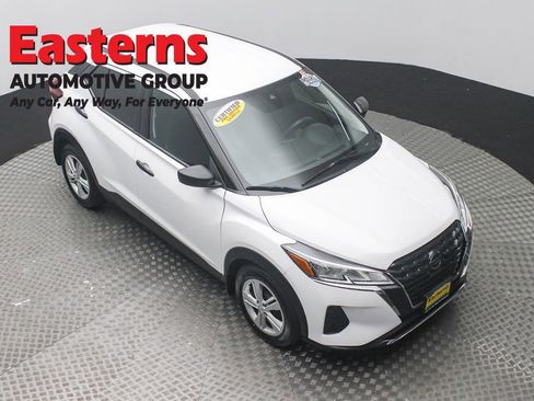 Used 2021 Nissan Kicks S image 3