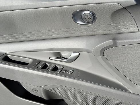 Used 2024 Hyundai Elantra SEL image 19