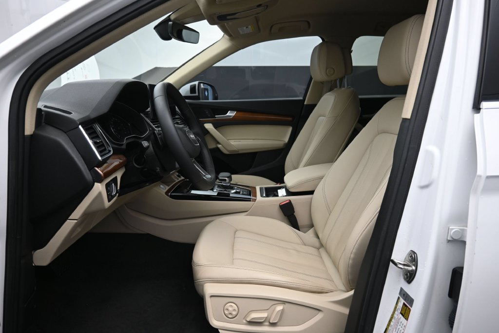 Used 2021 Audi Q5 2.0T Premium w/ Convenience Package AWD/4WD image 13