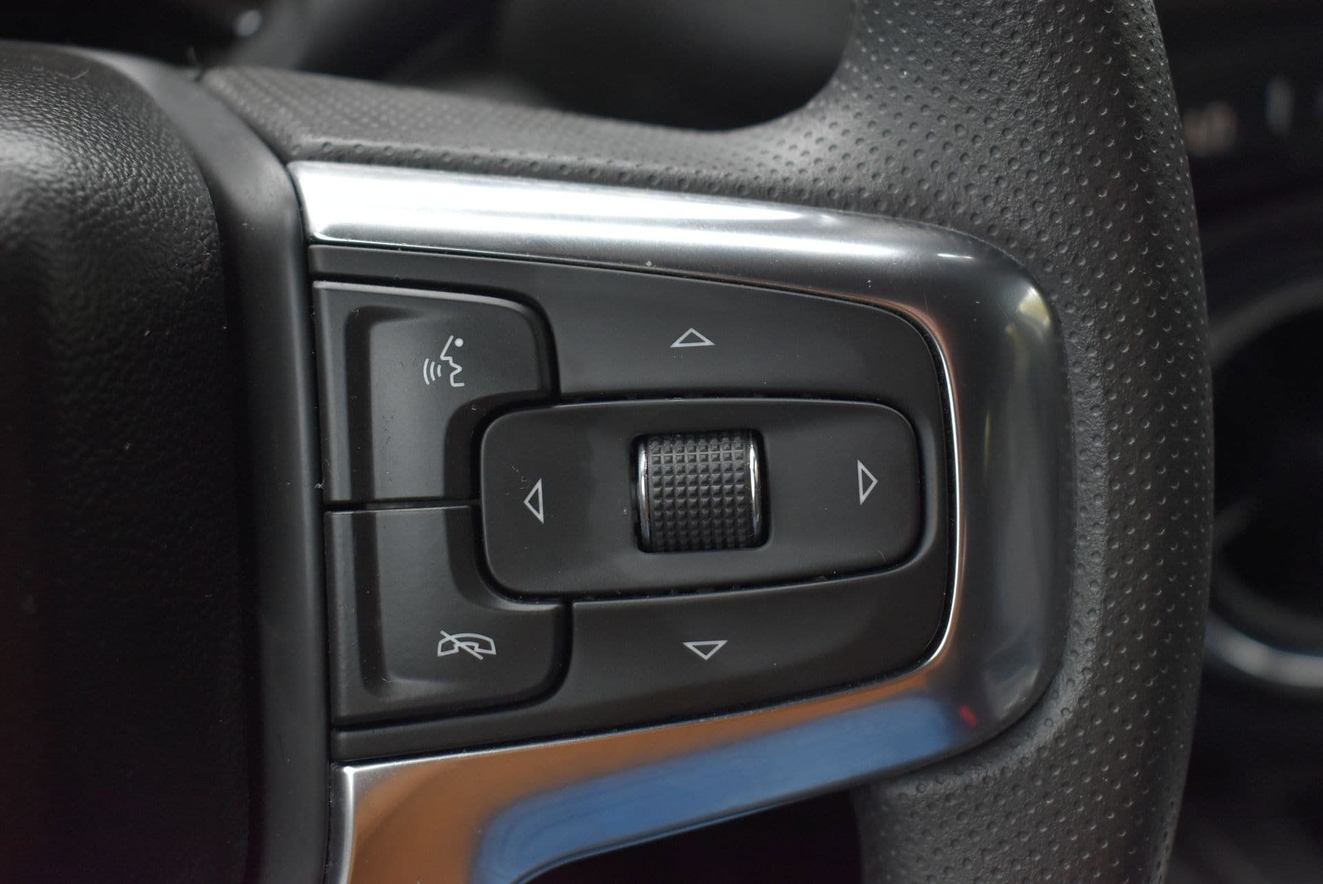 Used 2025 Chevrolet Blazer LT AWD/4WD image 21