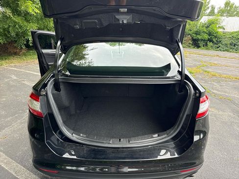 Used 2015 Ford Fusion SE w/ Equipment Group 201A FWD image 9