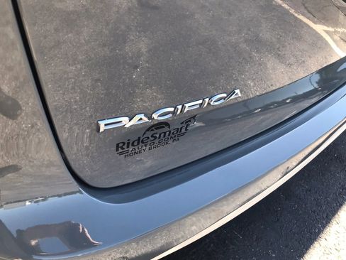 Used 2023 Chrysler Pacifica Limited FWD image 41