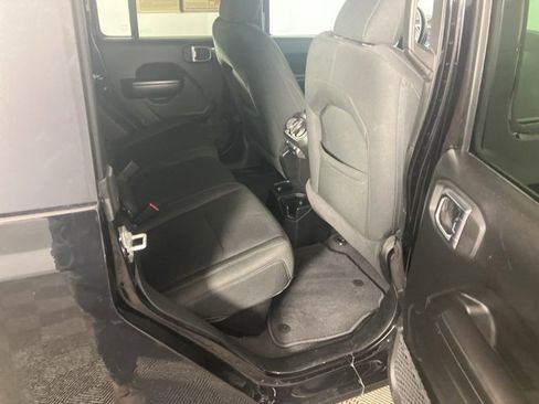 Used 2021 Jeep Gladiator Sport image 19