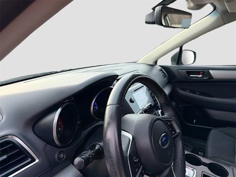 Used 2018 Subaru Outback 2.5i Premium image 9