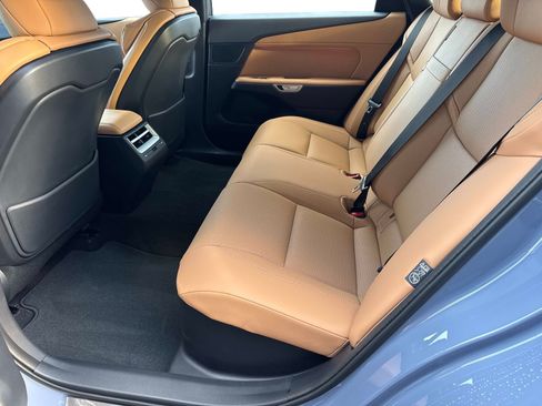 Used 2026 Lexus ES 350e w/ Convenience Package FWD image 13