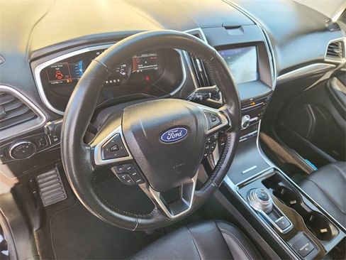 Used 2019 Ford Edge Titanium image 10