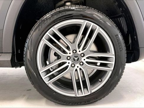 Used 2026 Mercedes-Benz GLS 450 4MATIC image 10