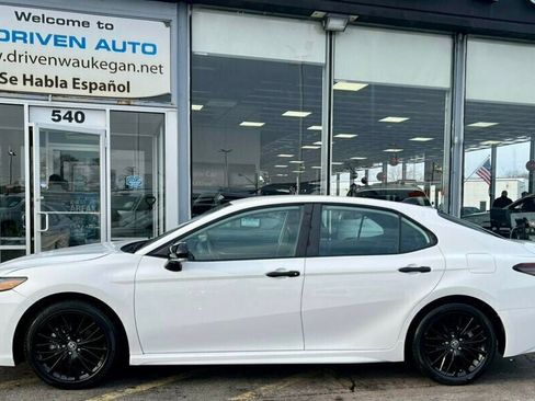 Used 2021 Toyota Camry SE image 2