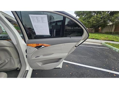 Used 2006 Mercedes-Benz E 350 E 350 4dr Sedan image 26