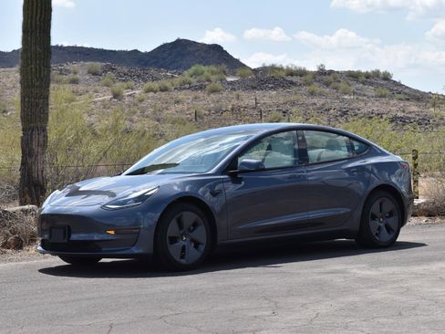 Used 2022 Tesla Model 3 Long Range AWD/4WD image 4