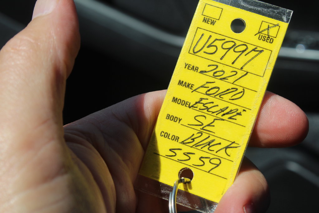 Used 2021 Ford Escape SE w/ SE Sport Appearance Package FWD image 2