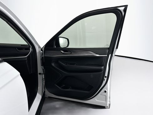 Used 2023 Jeep Grand Cherokee L Limited image 34