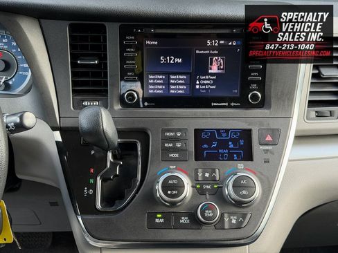 Used 2018 Toyota Sienna LE FWD image 39
