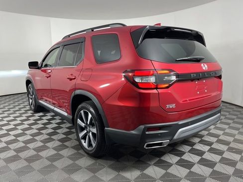 Used 2025 Honda Pilot Touring image 6