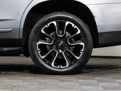 Used 2025 GMC Yukon Elevation image 44