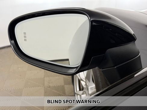 Used 2025 Porsche 911 Carrera RWD image 4