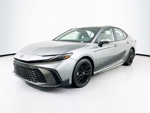 Used 2026 Toyota Camry SE FWD image 3
