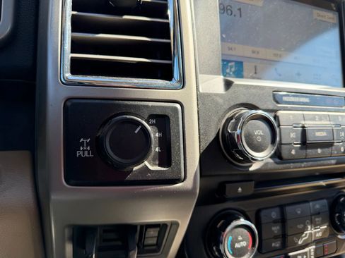 Used 2017 Ford F250 Lariat w/ Lariat Ultimate Package image 29