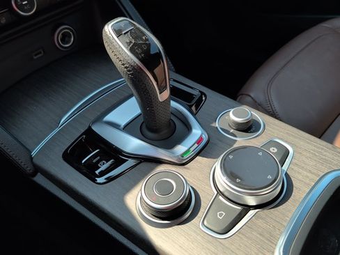 Used 2023 Alfa Romeo Stelvio Ti AWD/4WD image 18