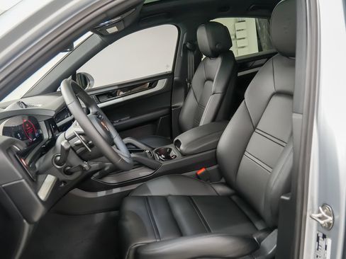 Used 2026 Porsche Cayenne S AWD/4WD image 5
