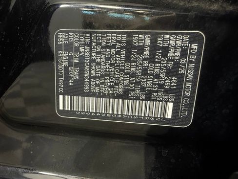 Used 2025 Nissan Rogue SL w/ Tech Package FWD image 35
