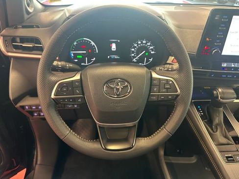 Certified 2024 Toyota Sienna XLE Woodland Edition AWD/4WD image 17