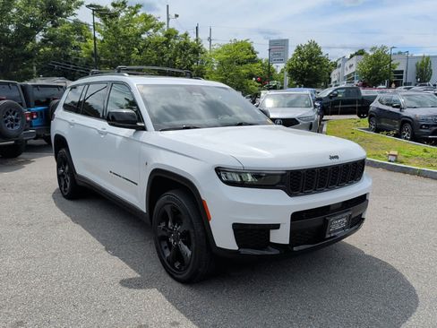 Used 2023 Jeep Grand Cherokee L Laredo AWD/4WD image 8