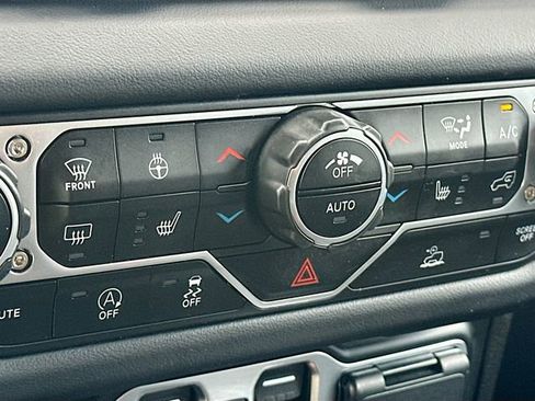 Used 2024 Jeep Wrangler Sahara image 19