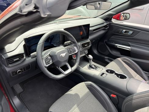 Used 2024 Ford Mustang Convertible RWD image 12