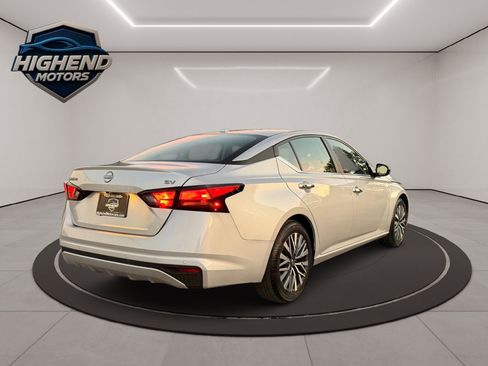 Used 2024 Nissan Altima 2.5 SV image 6
