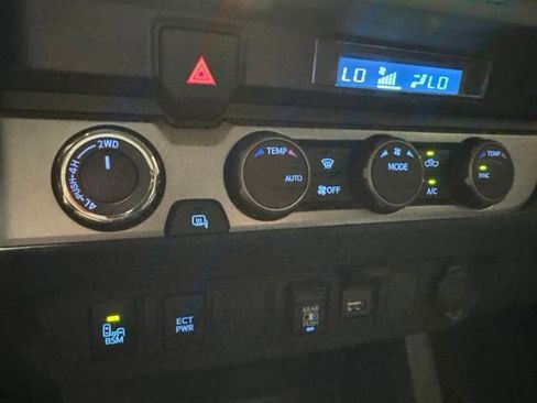 Used 2021 Toyota Tacoma SR5 w/ Technology Package AWD/4WD image 10