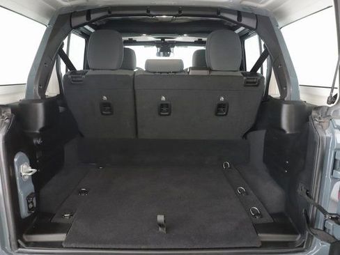 Used 2025 Jeep Wrangler Unlimited Sahara image 27