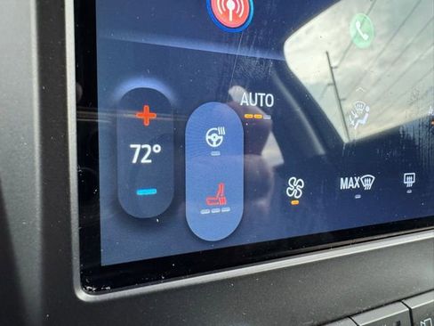 Used 2024 Ford Edge Titanium image 11