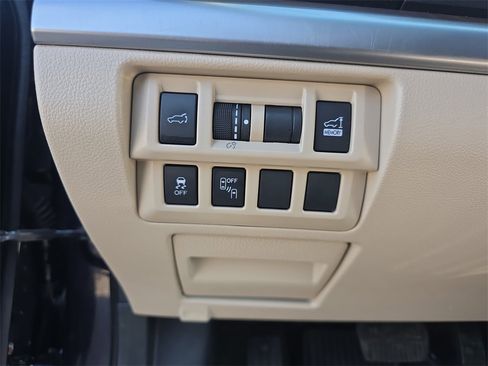 Used 2018 Subaru Outback 2.5i Limited image 25