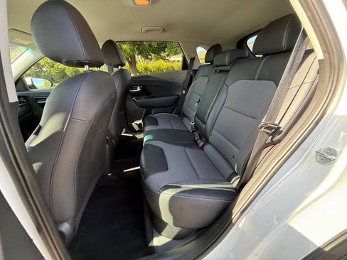 Used 2020 Kia Niro EX w/ Cold Weather Package FWD image 11