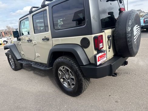 Used 2018 Jeep Wrangler Unlimited Rubicon w/ Connectivity Group image 3