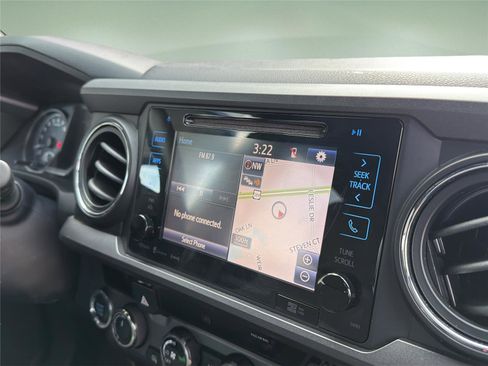 Used 2018 Toyota Tacoma TRD Sport image 21