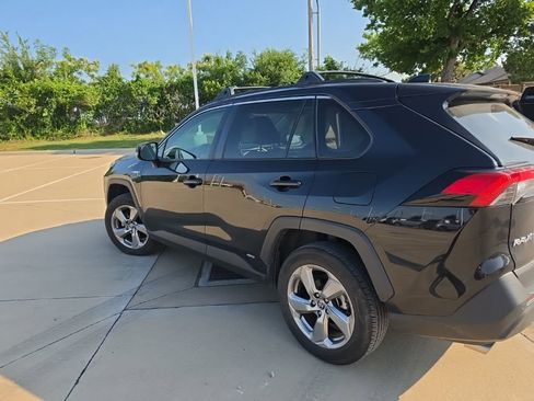 Used 2021 Toyota RAV4 XLE Premium AWD/4WD image 5